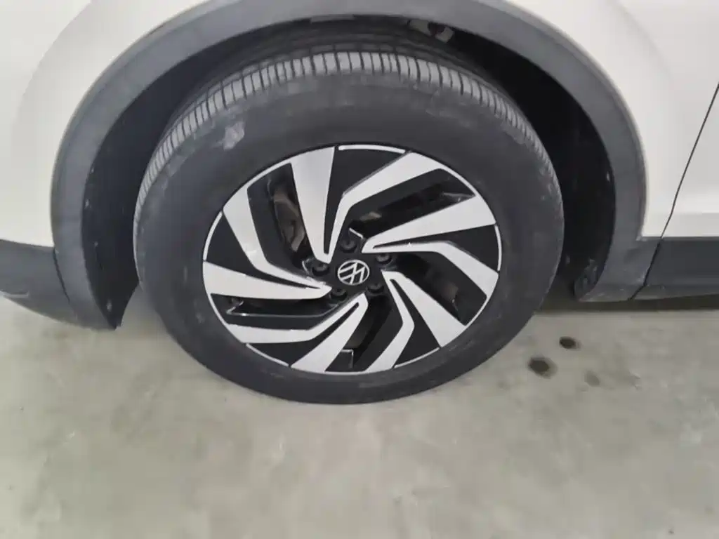 Volkswagen Tiguan L — миниатюра 23