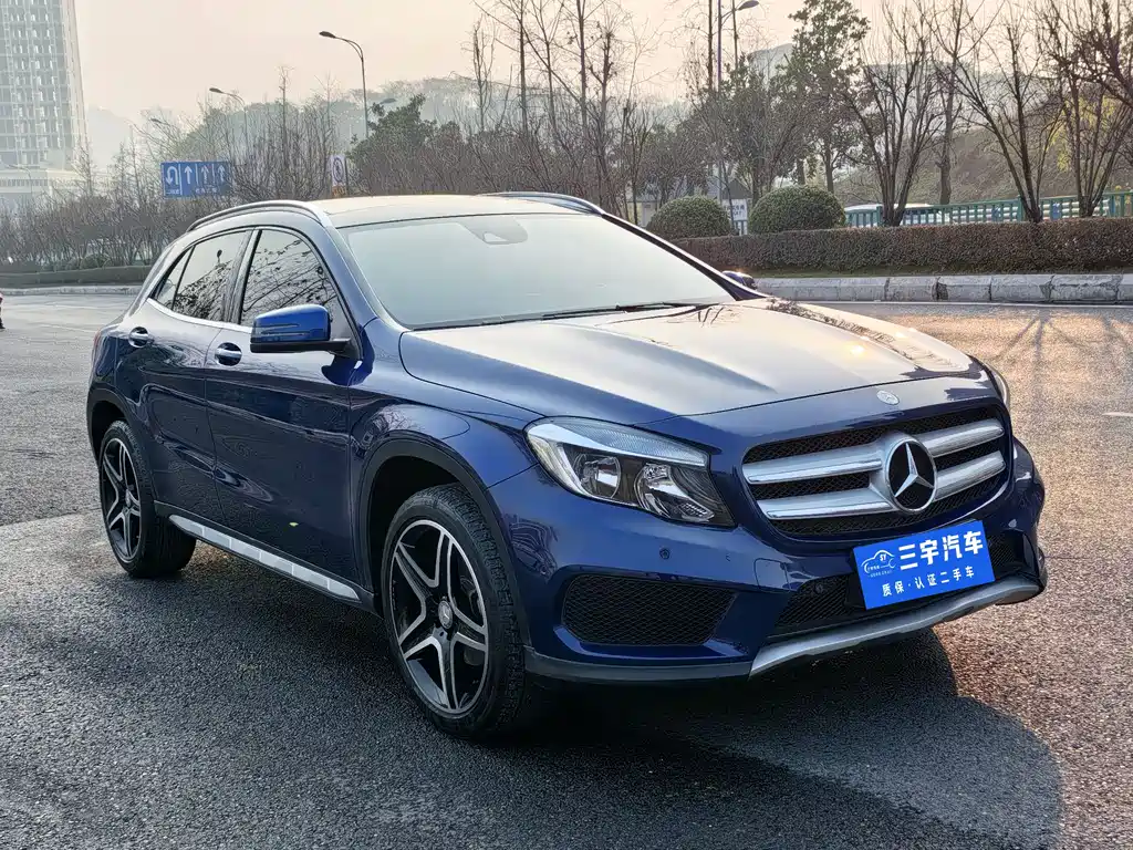 MERCEDES-BENZ GLA