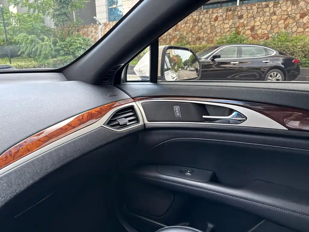 Lincoln MKZ — миниатюра 11