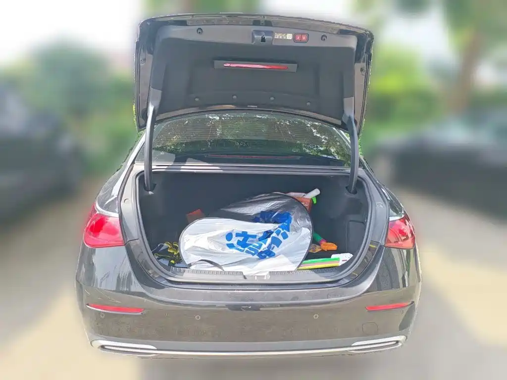 Mercedes-Benz E-Class — миниатюра 10