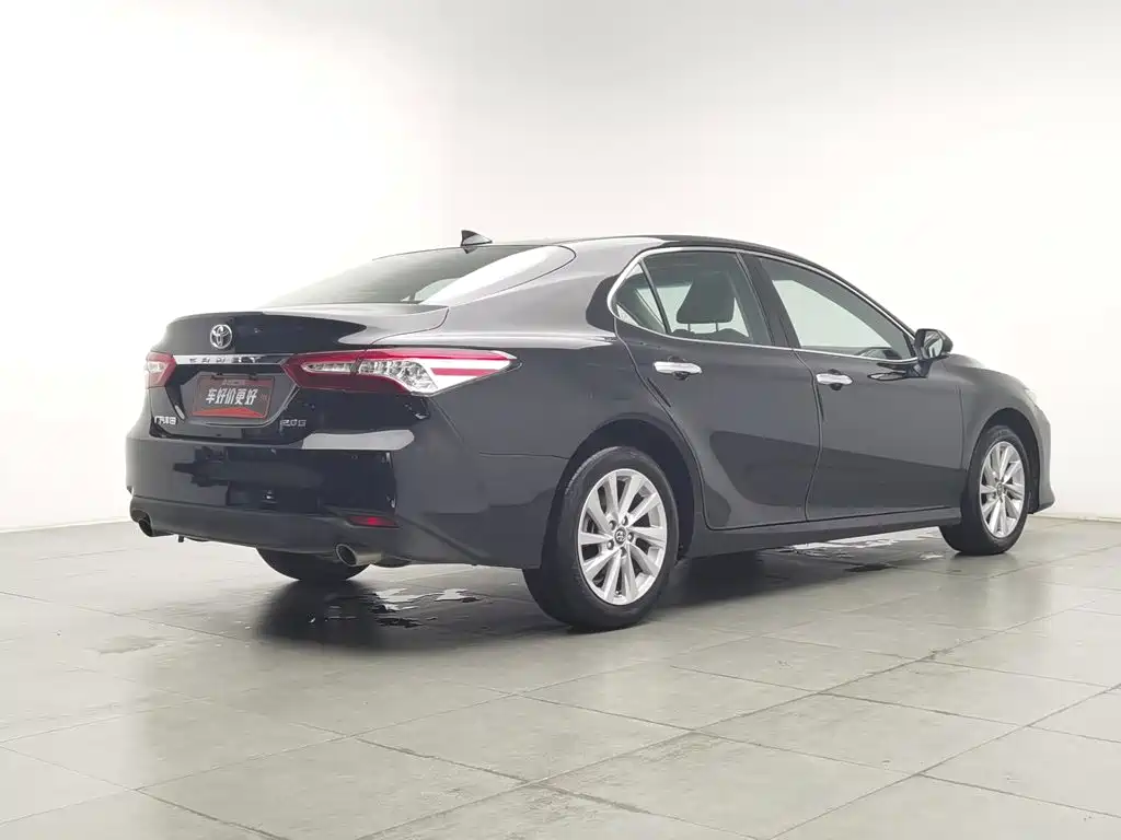 Toyota Camry — миниатюра 2