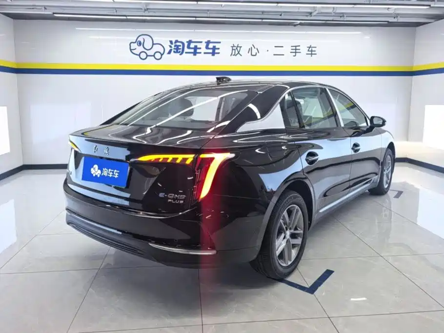Hongqi Hongqi E-QM5 — миниатюра 3