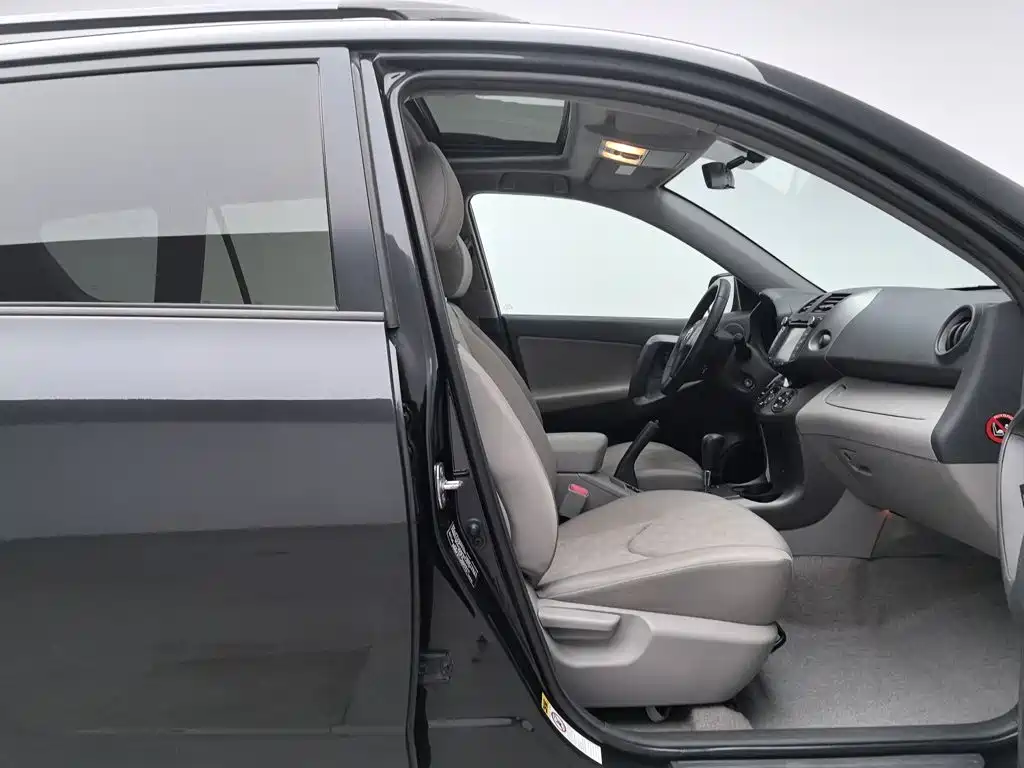 Toyota RAV4 — миниатюра 23