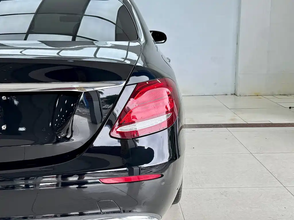 Mercedes-Benz E-Class — миниатюра 27