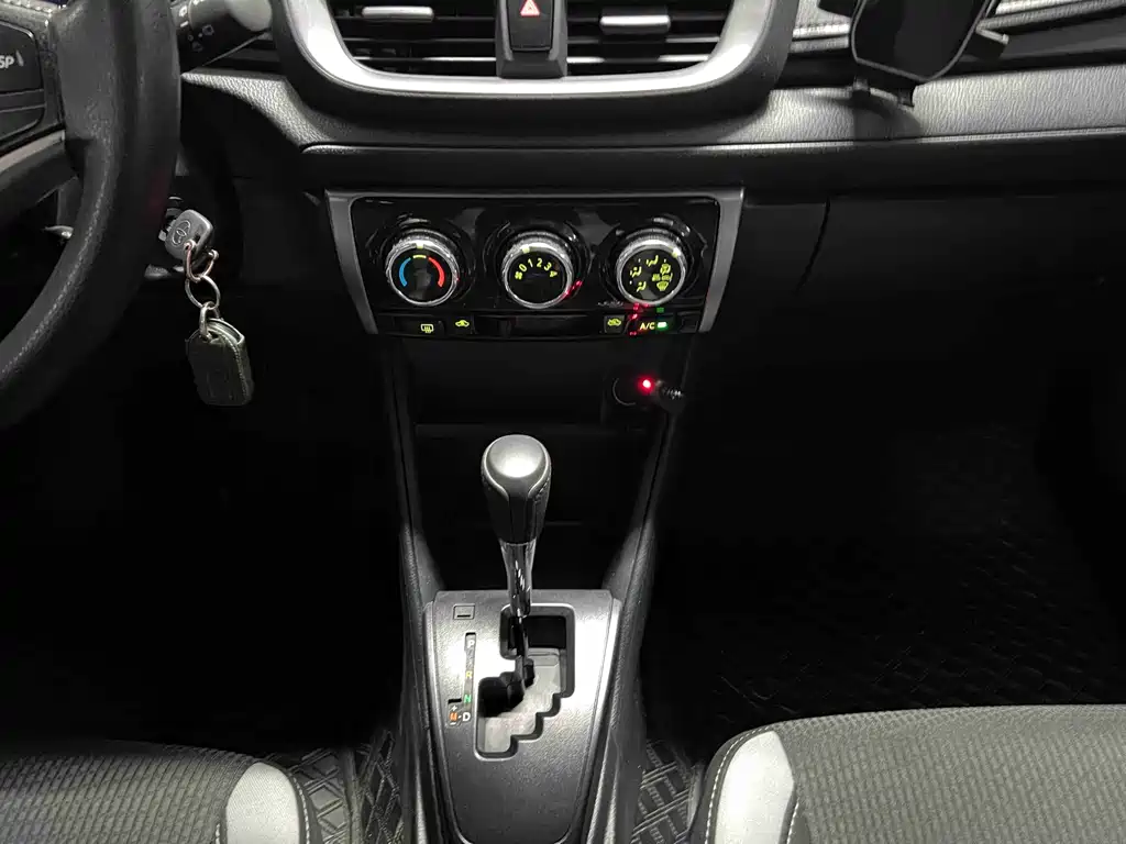 TOYOTA YARIS L ZHIXUAN