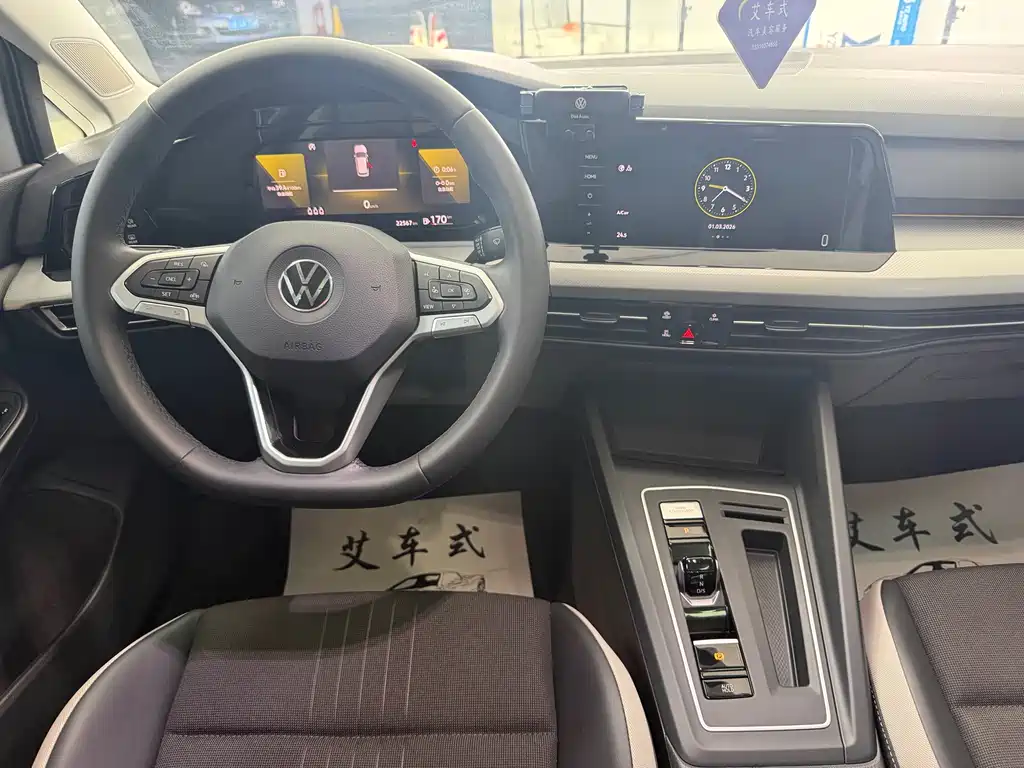 VOLKSWAGEN GOLF