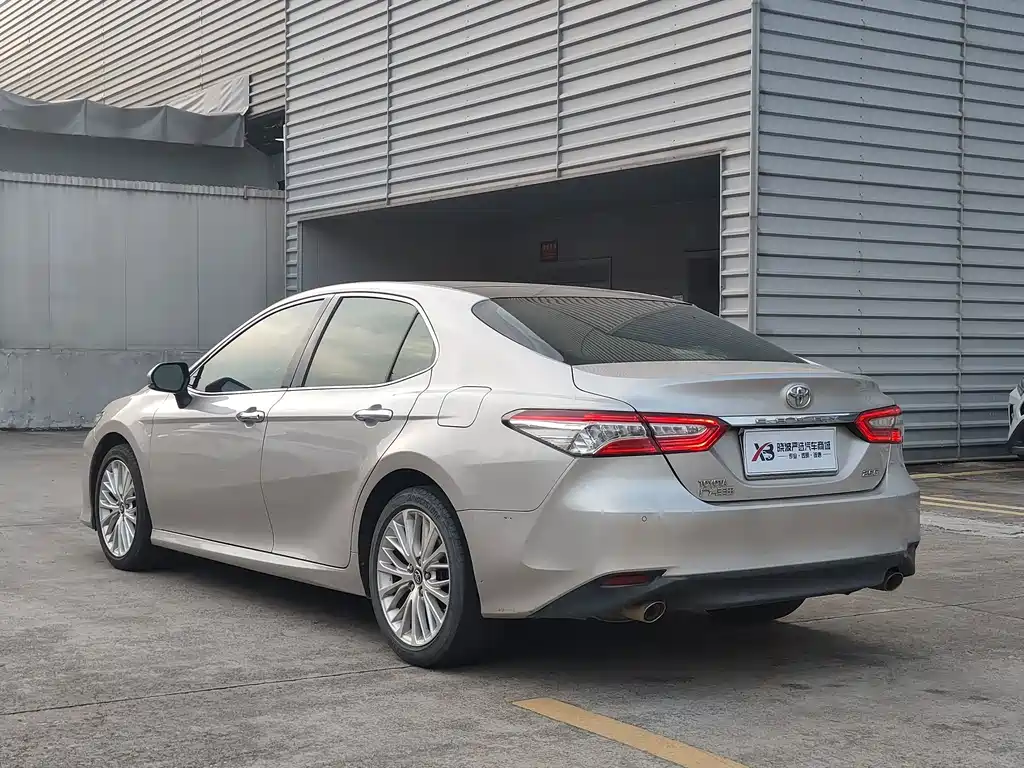 Toyota Camry — миниатюра 5