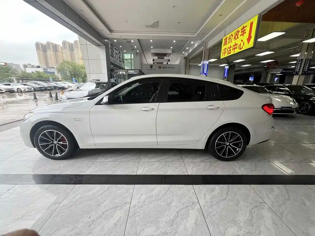 BMW 5 Series GT — миниатюра 8