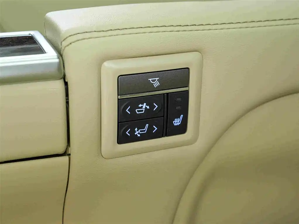 Toyota Alphard — миниатюра 18
