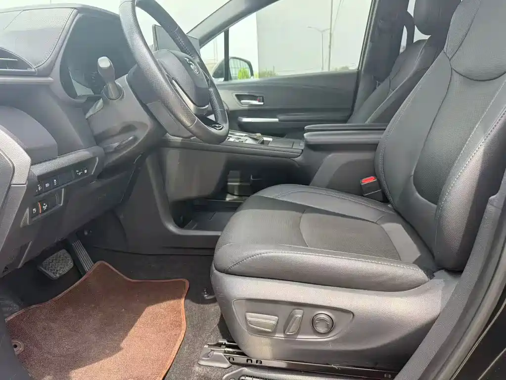 Toyota Sienna — миниатюра 8