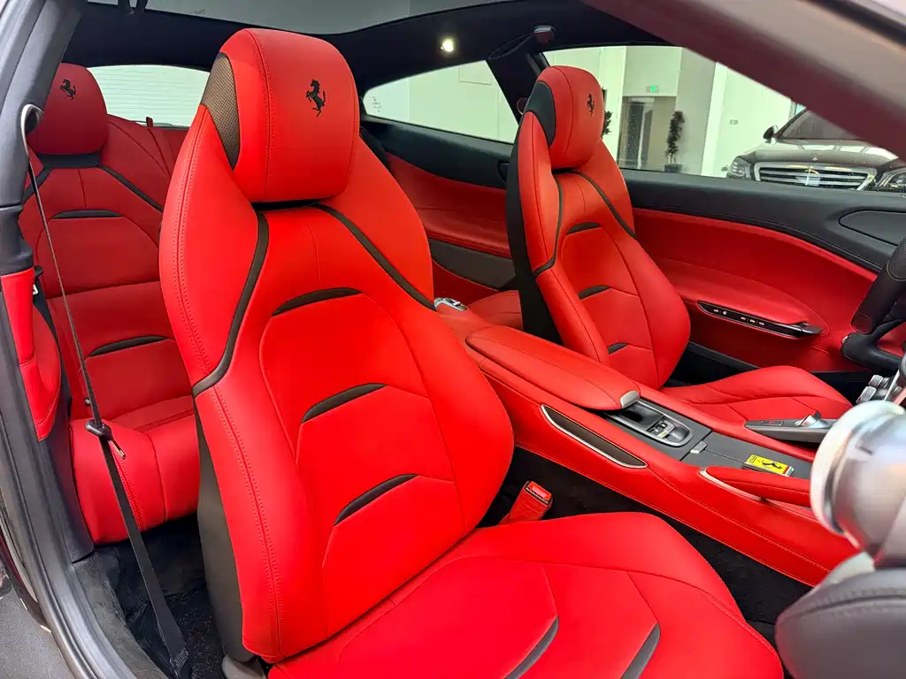 Ferrari GTC4Lusso — миниатюра 13