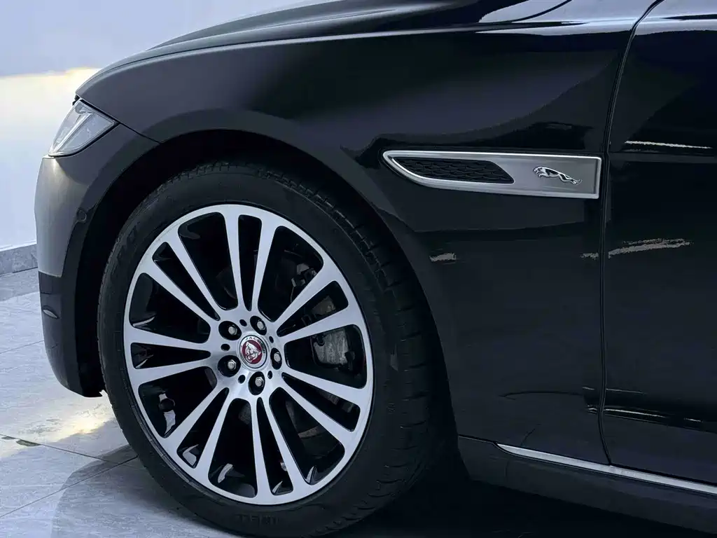 Jaguar XFL 2023 XFL 2.0T P250 Premium Luxury