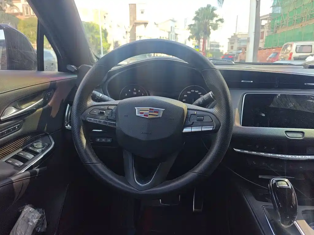 Cadillac XT4 — миниатюра 6