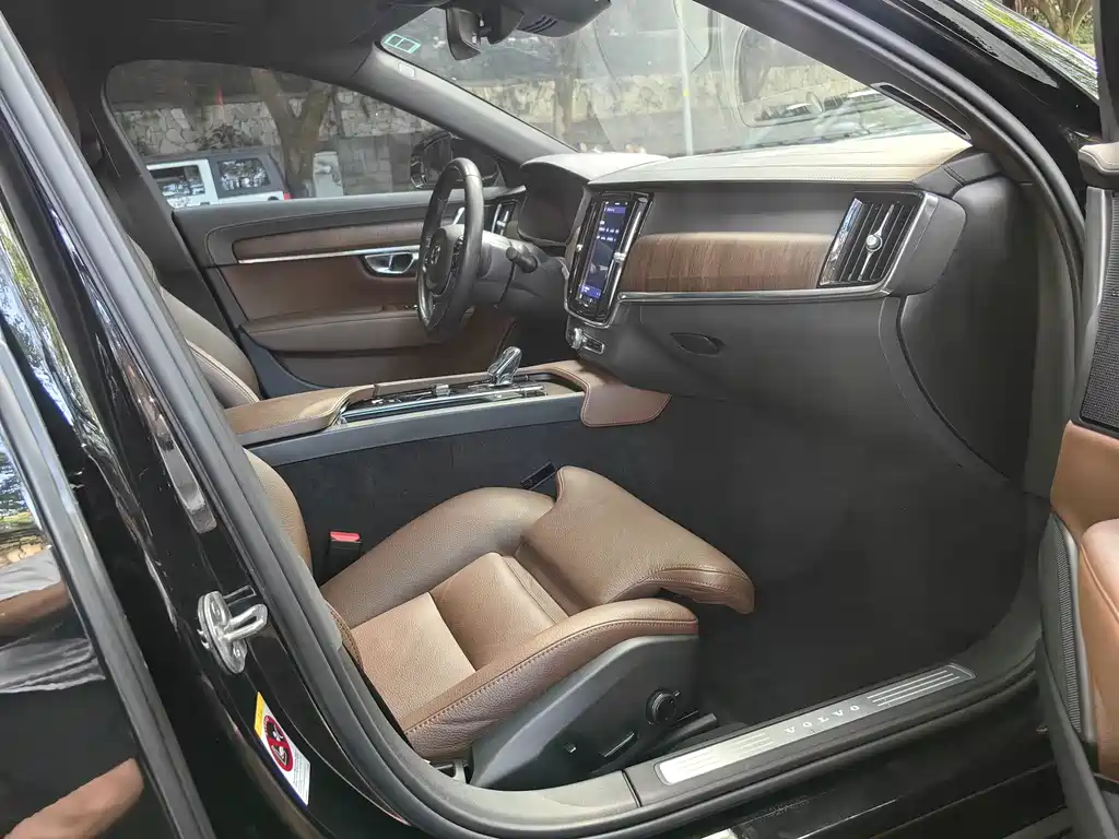 Volvo S90 — миниатюра 7