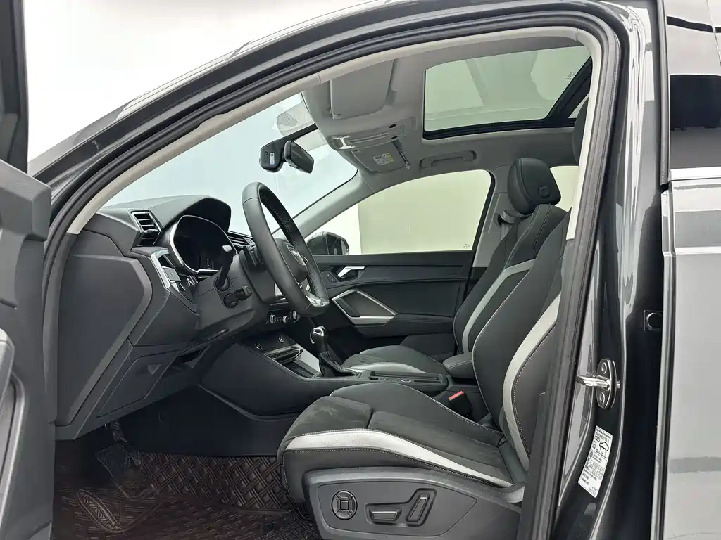 Audi Q3 2023 35 TFSI Fashion (1.4T)