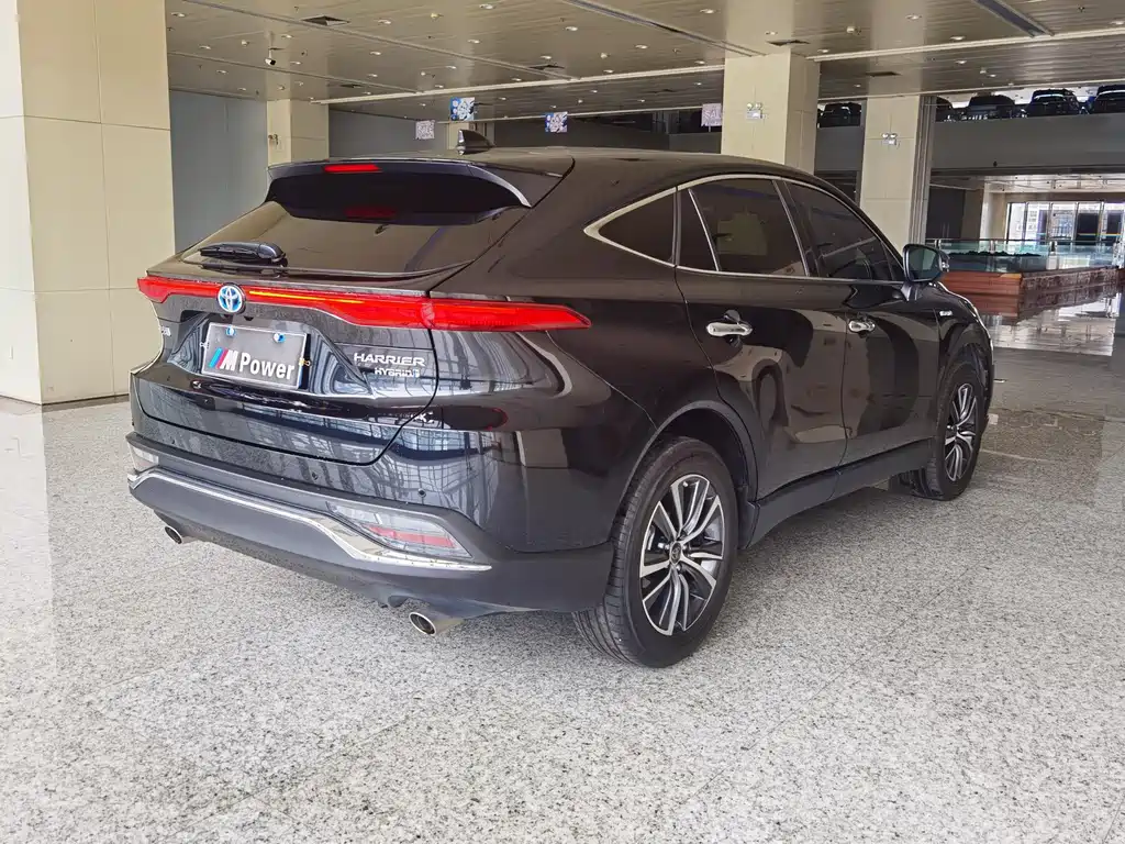 Toyota Harrier 2024 2.5L CVT Luxury