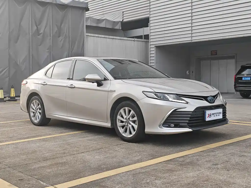 Toyota Camry — миниатюра 3
