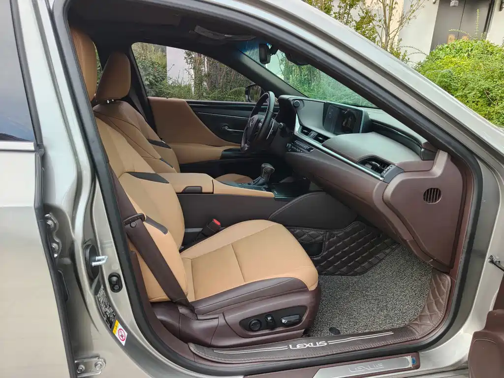 Lexus ES — миниатюра 11