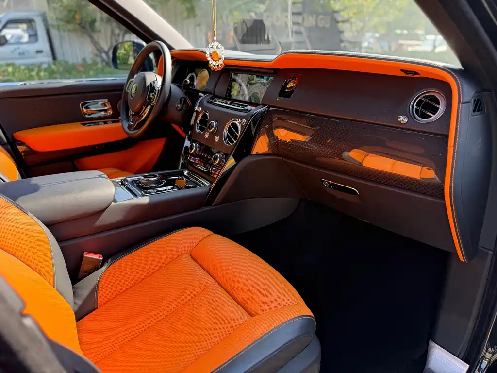 Rolls-Royce Cullinan — миниатюра 15