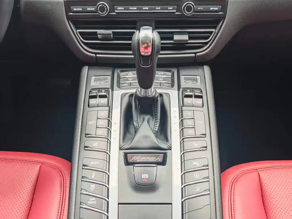 Porsche Macan — миниатюра 13