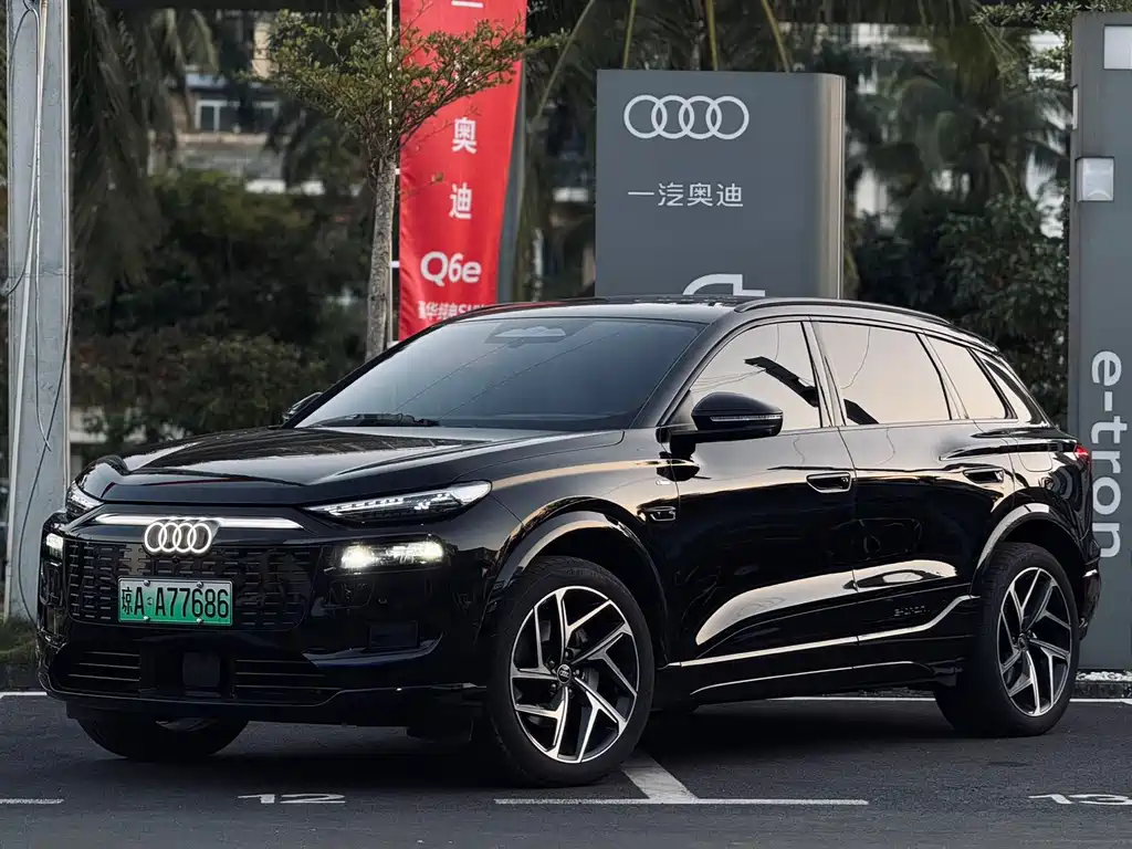 AUDI Q6L E TRON