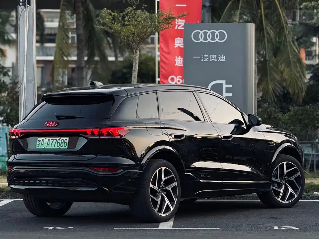 AUDI Q6L E TRON