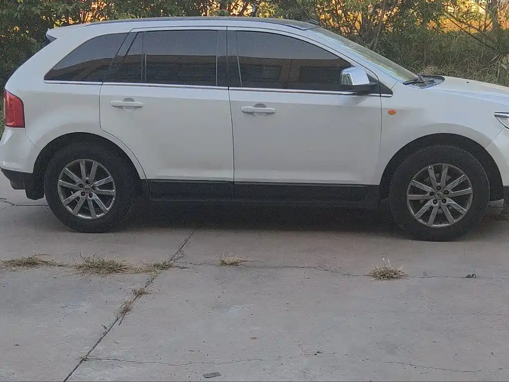Ford Edge (Import) — миниатюра 3