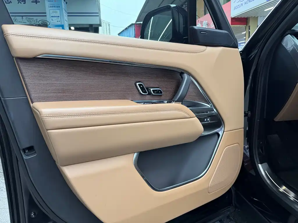 Land Rover Range Rover — миниатюра 7