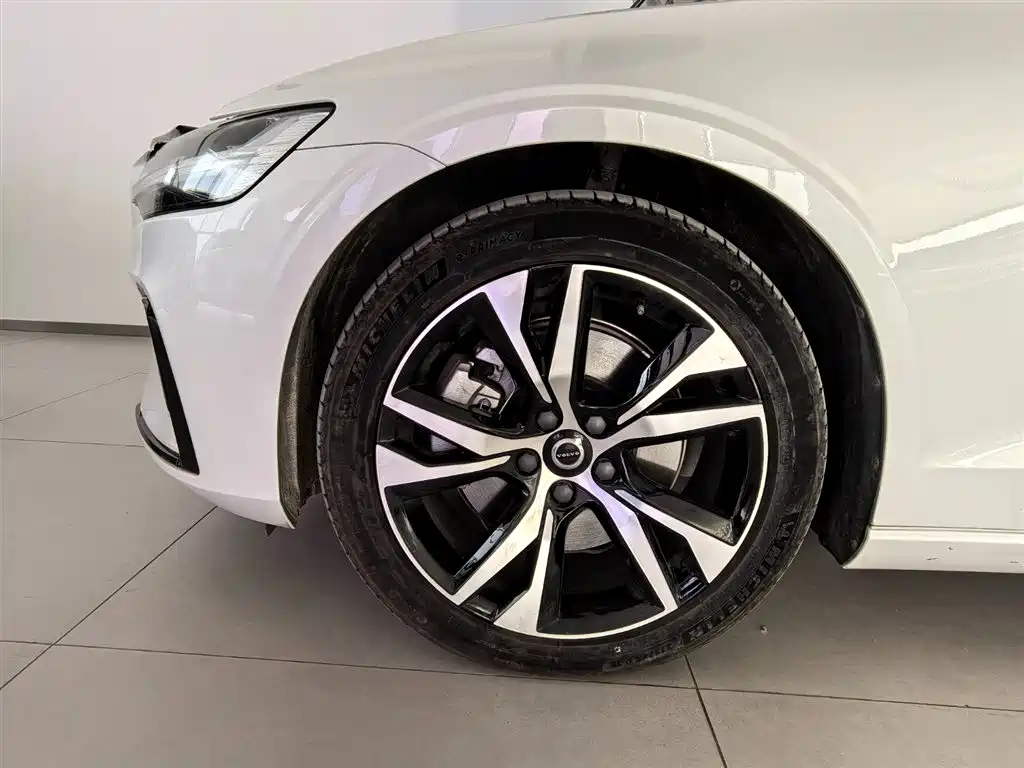 Volvo S60 2025 B5 Sport