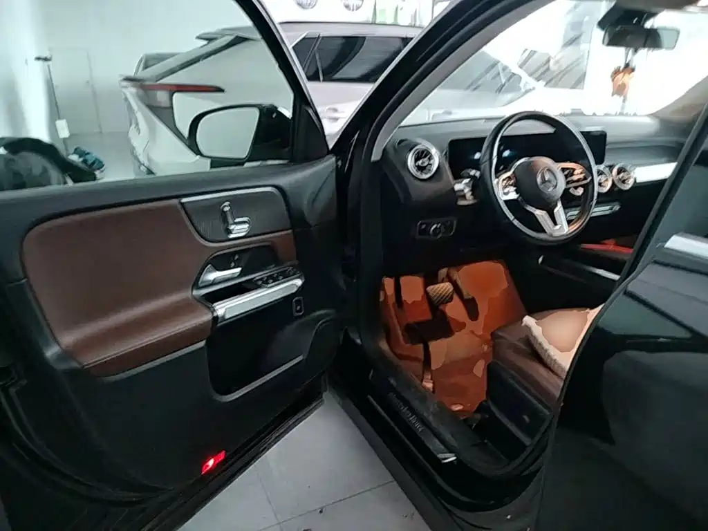 Mercedes-Benz GLB — миниатюра 16