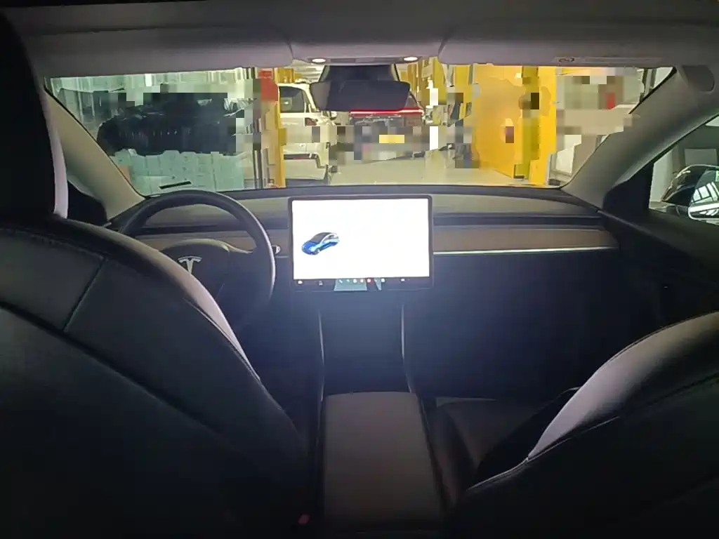 Tesla Model 3 — миниатюра 10