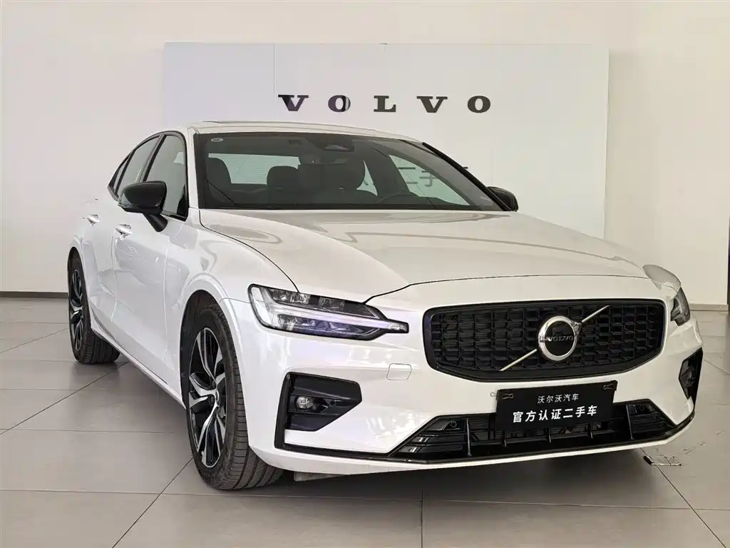 Volvo S60 2025 B5 Sport