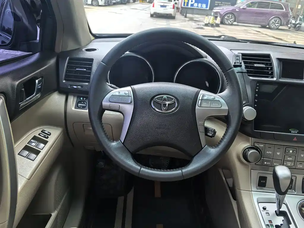 Toyota Highlander — миниатюра 9