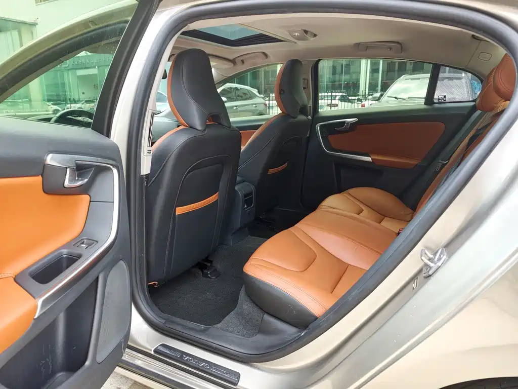 Volvo S60 — миниатюра 6
