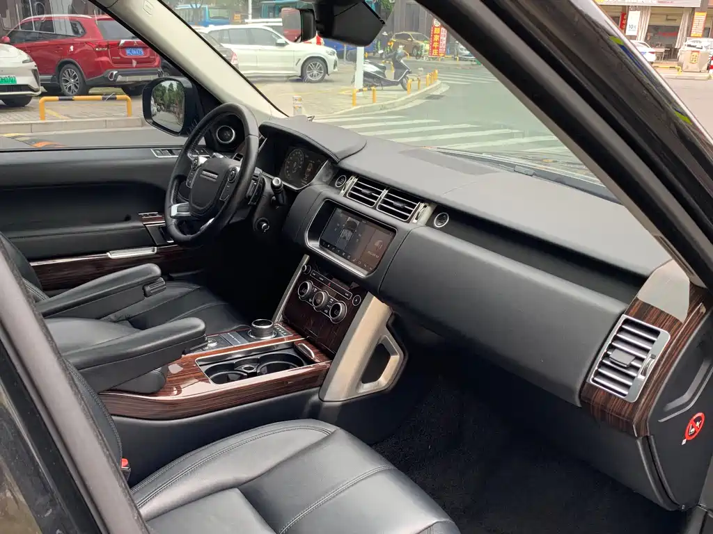 Land Rover Range Rover — миниатюра 8