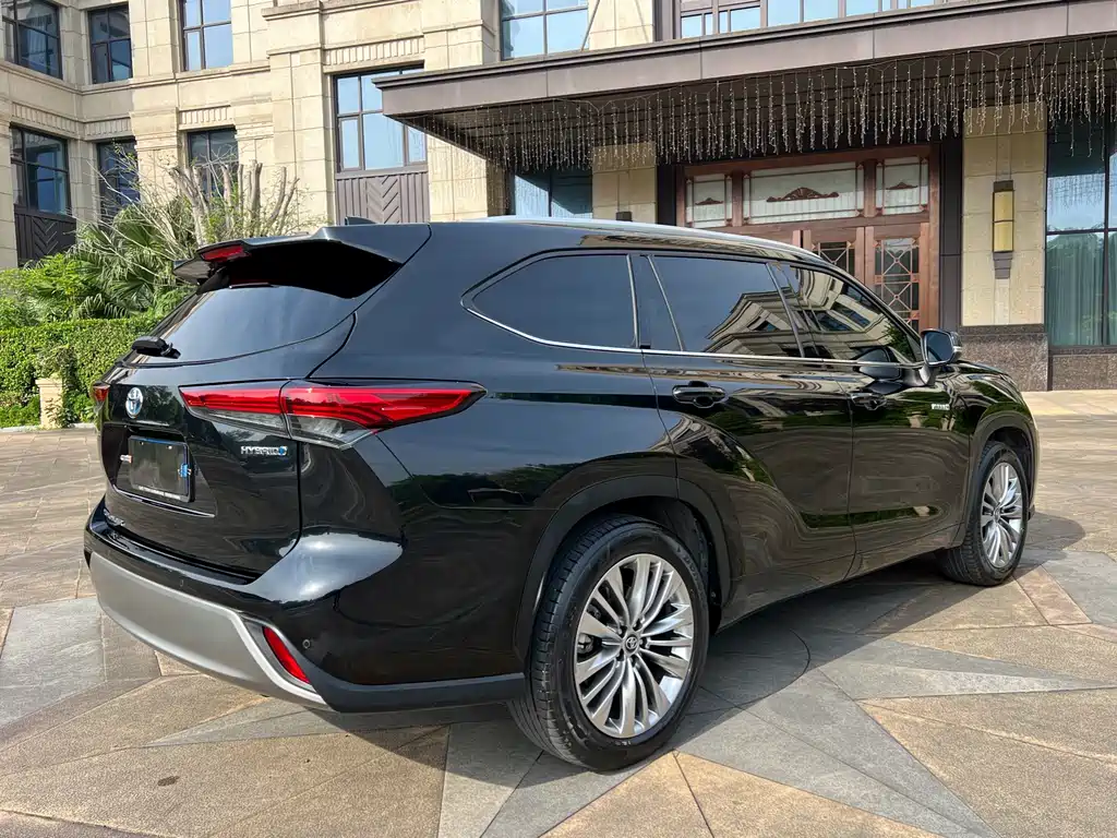 Toyota Highlander 2022 2.5L Luxury 7 мест