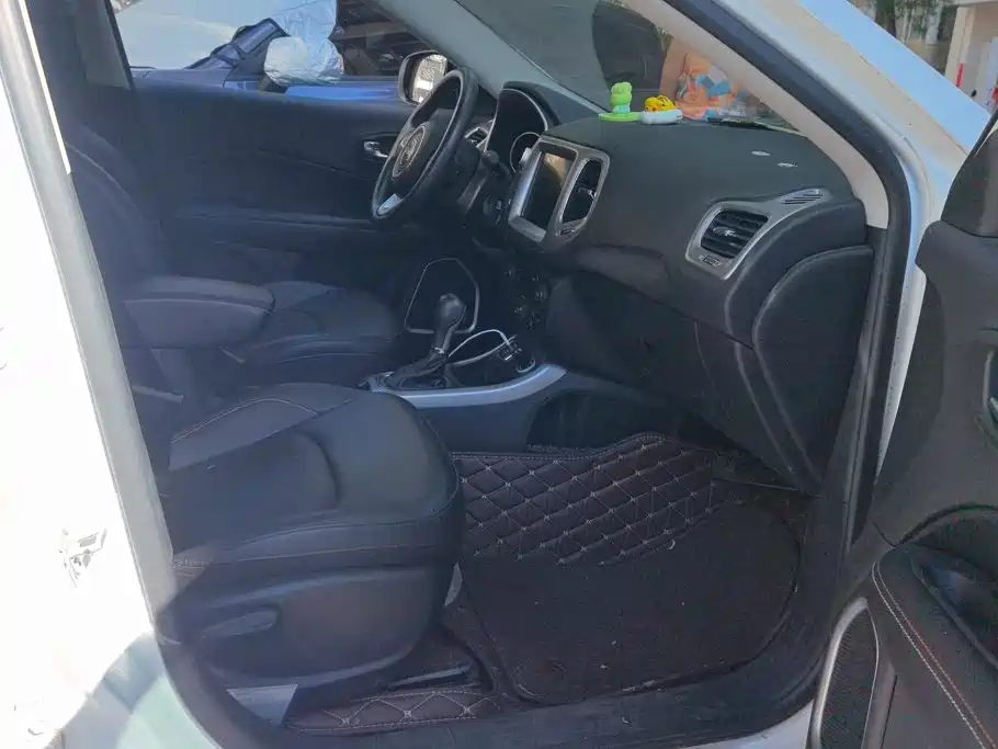 Jeep Compass — миниатюра 8