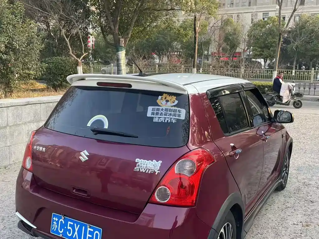SUZUKI SWIFT
