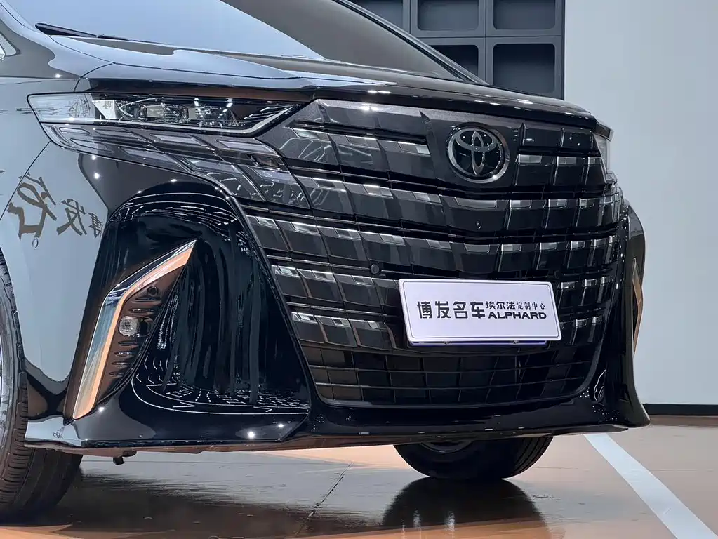 Toyota Alphard — миниатюра 4