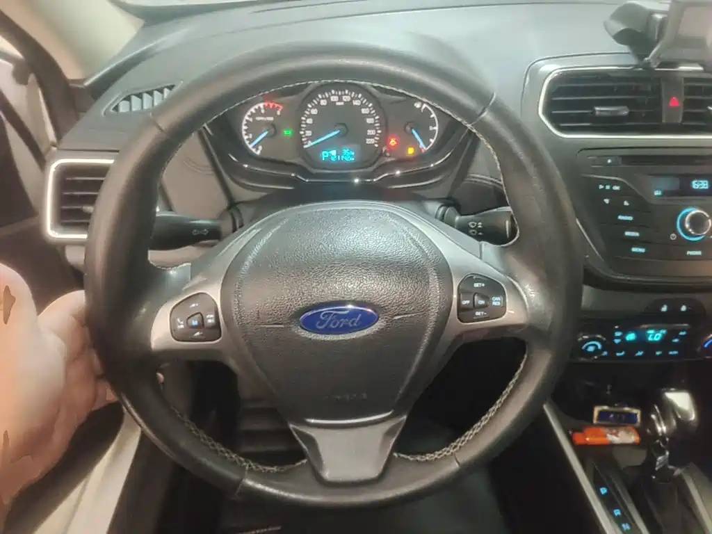 Ford Escort — миниатюра 11