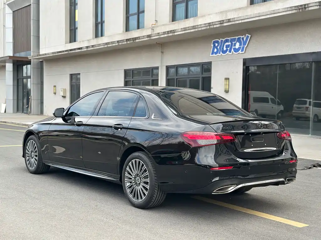 MERCEDES-BENZ E CLASS