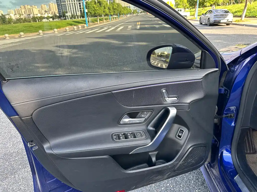 Mercedes-Benz A-Class — миниатюра 9