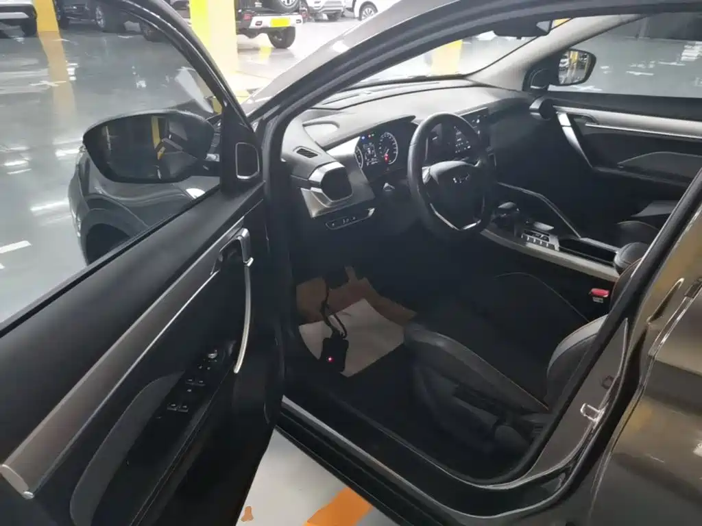 Geely Binyue — миниатюра 16