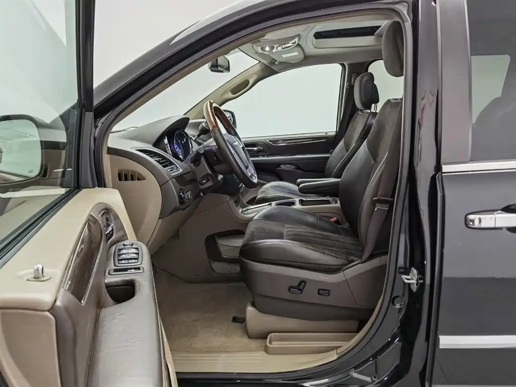 Chrysler Grand Voyager (Import) — миниатюра 10