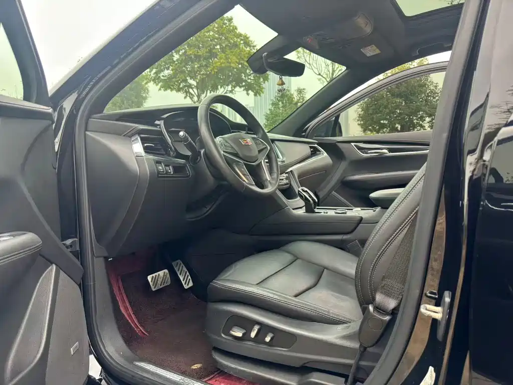CADILLAC XT5
