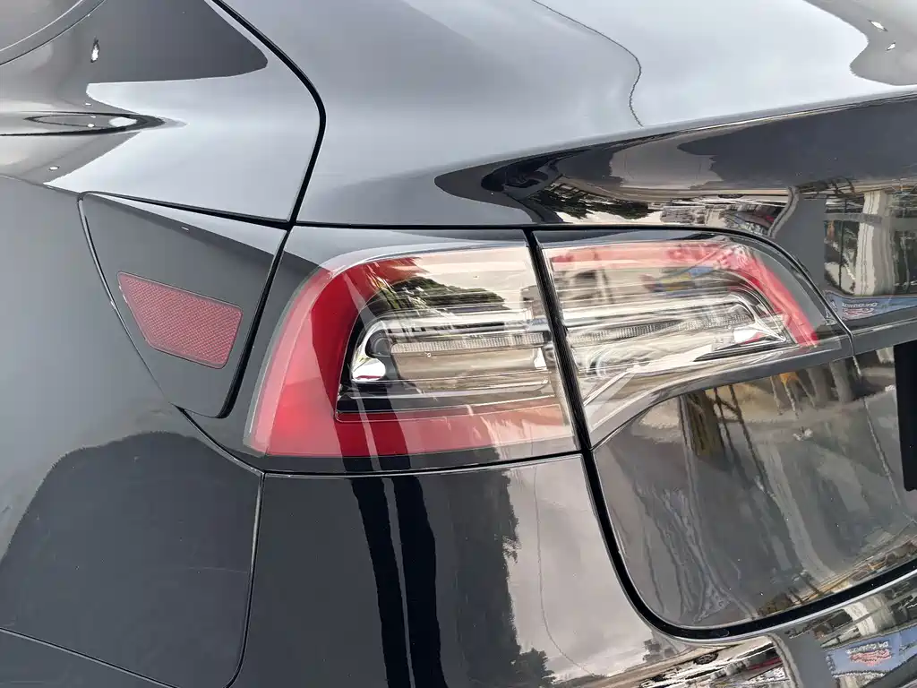Tesla Model 3 — миниатюра 9