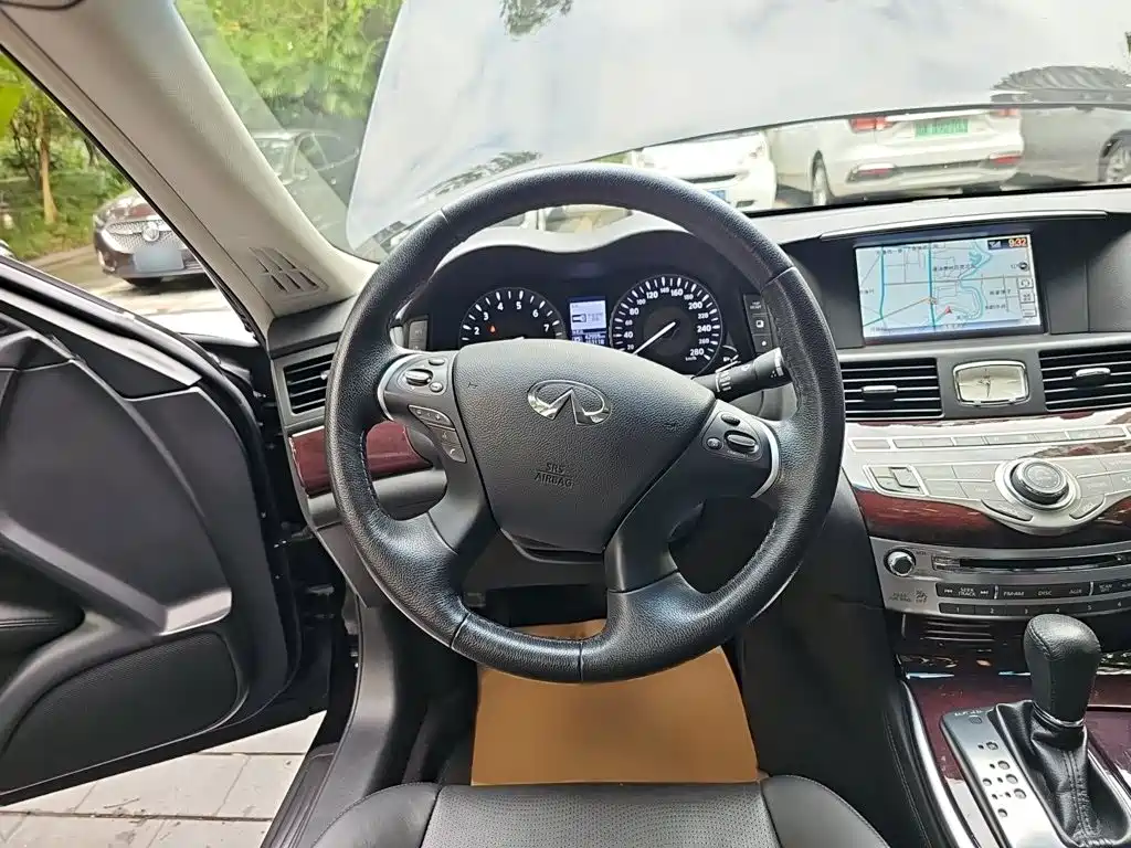Infiniti Q70 — миниатюра 3