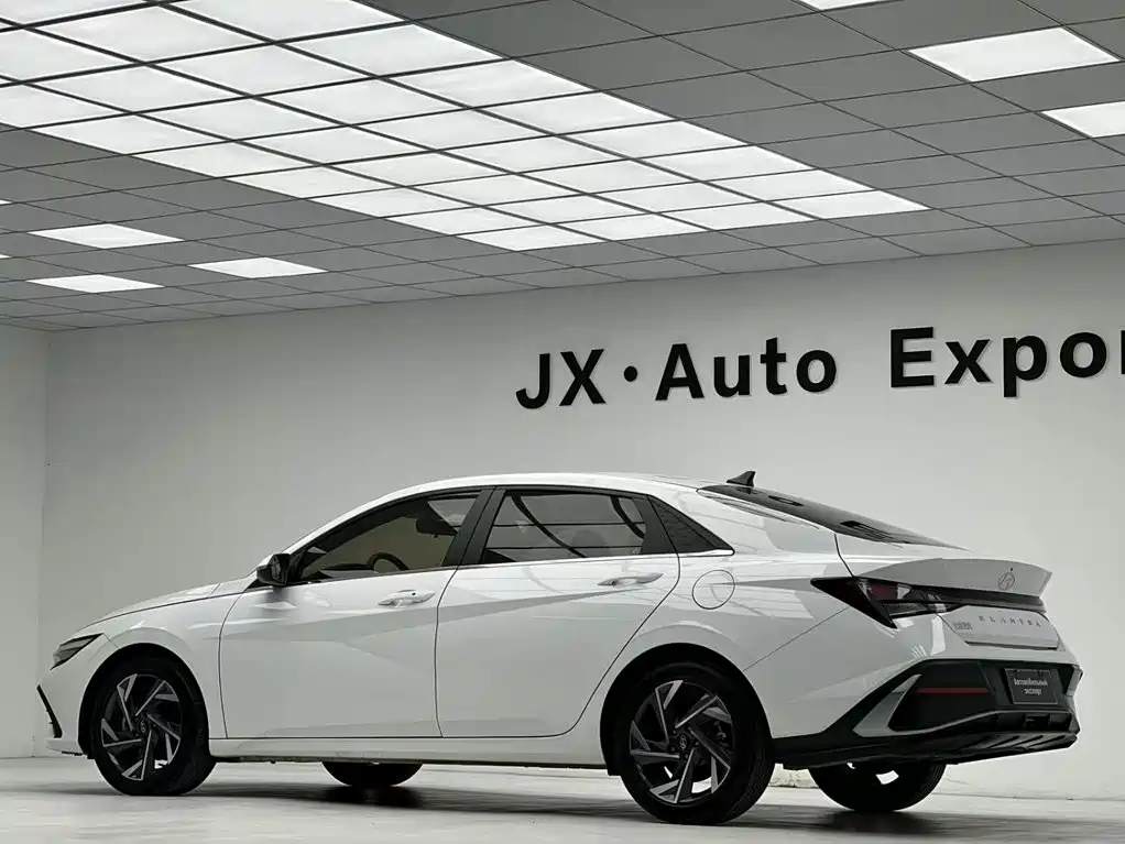 Hyundai Elantra — миниатюра 11