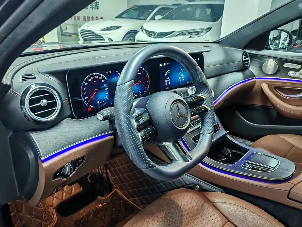 Mercedes-Benz E-Class — миниатюра 6