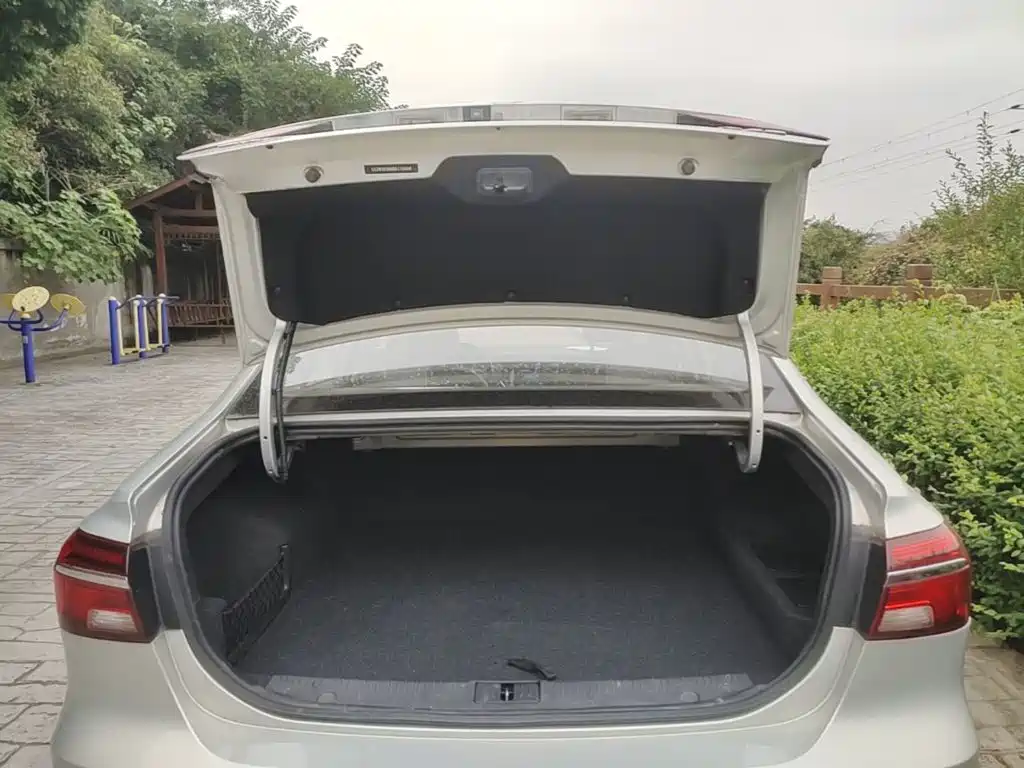 Roewe i6 New Energy — миниатюра 19